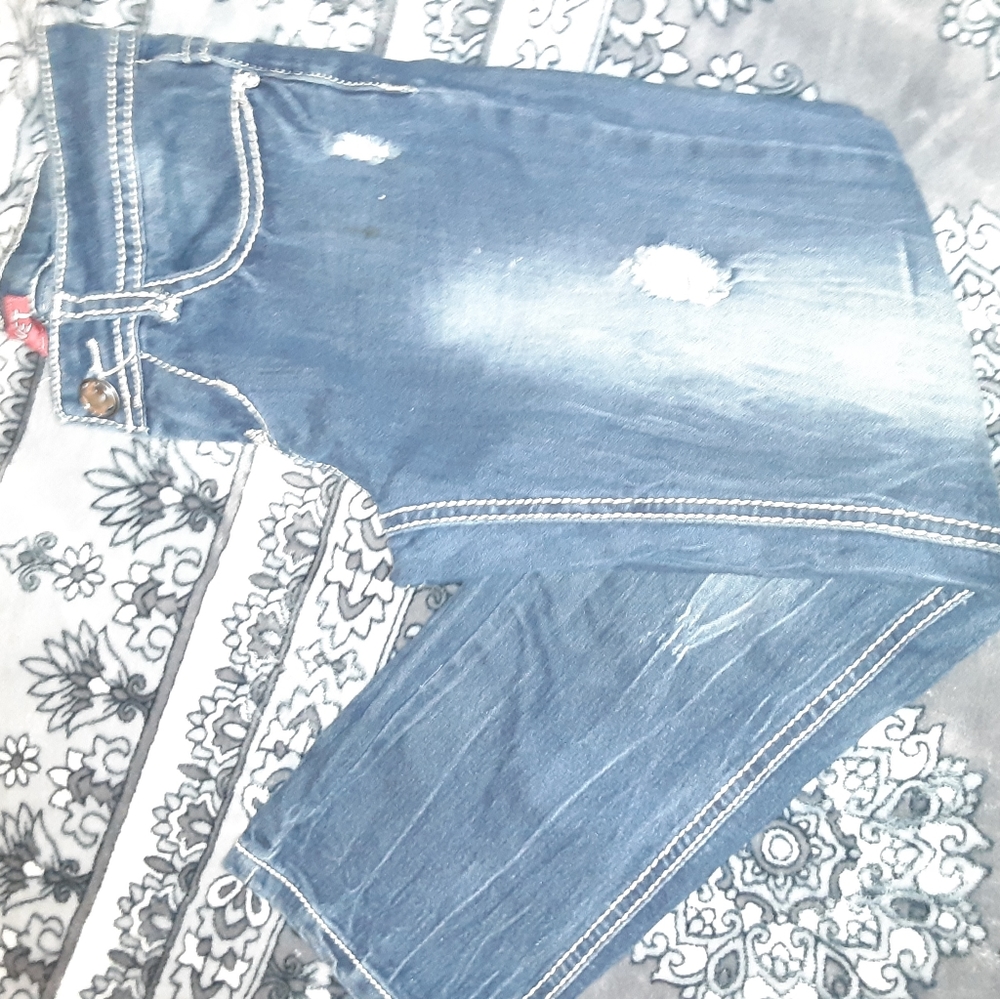 Red Rivet capris